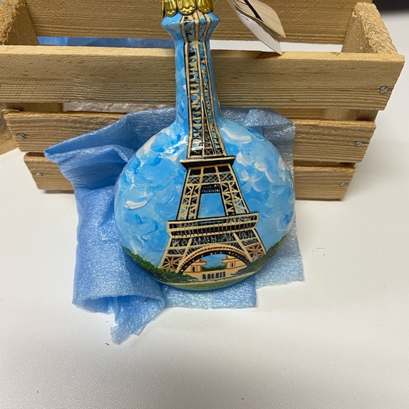 Eiffel Tower/Paris hand painted Ornament - Picture 3 of 5